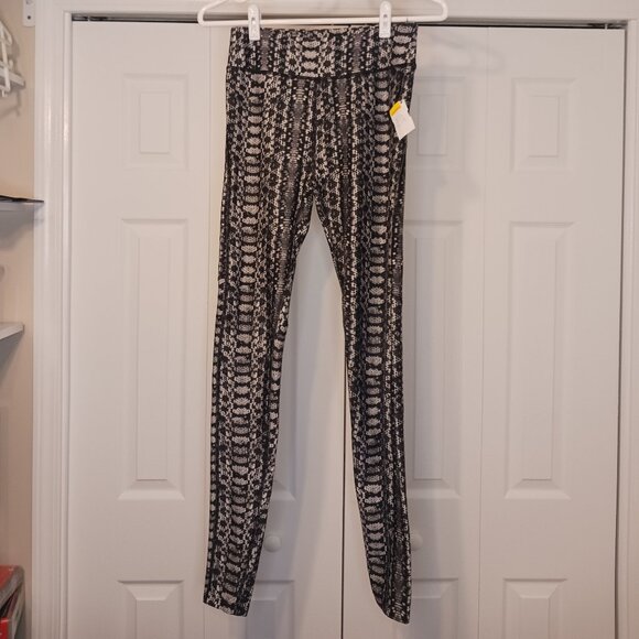 Under Armour Pants - #352 3/$18 - Under Armour Black/Gray Leggings Size Small